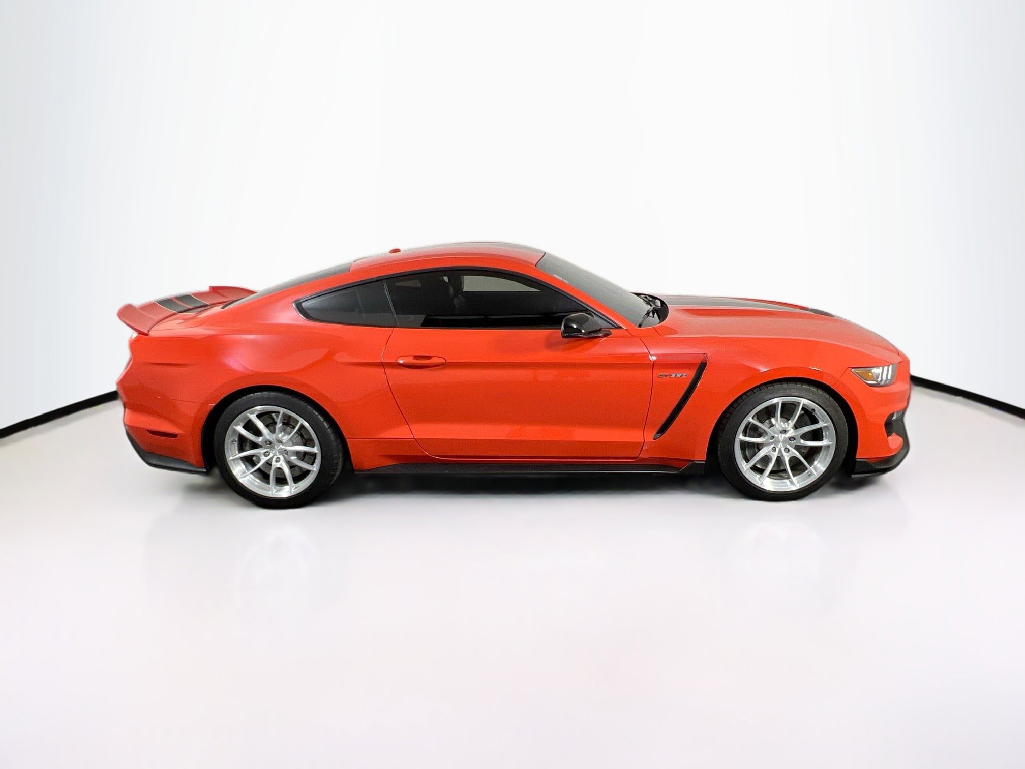 Used 2016 Ford Mustang Shelby GT350 w/ Technology Package image 4