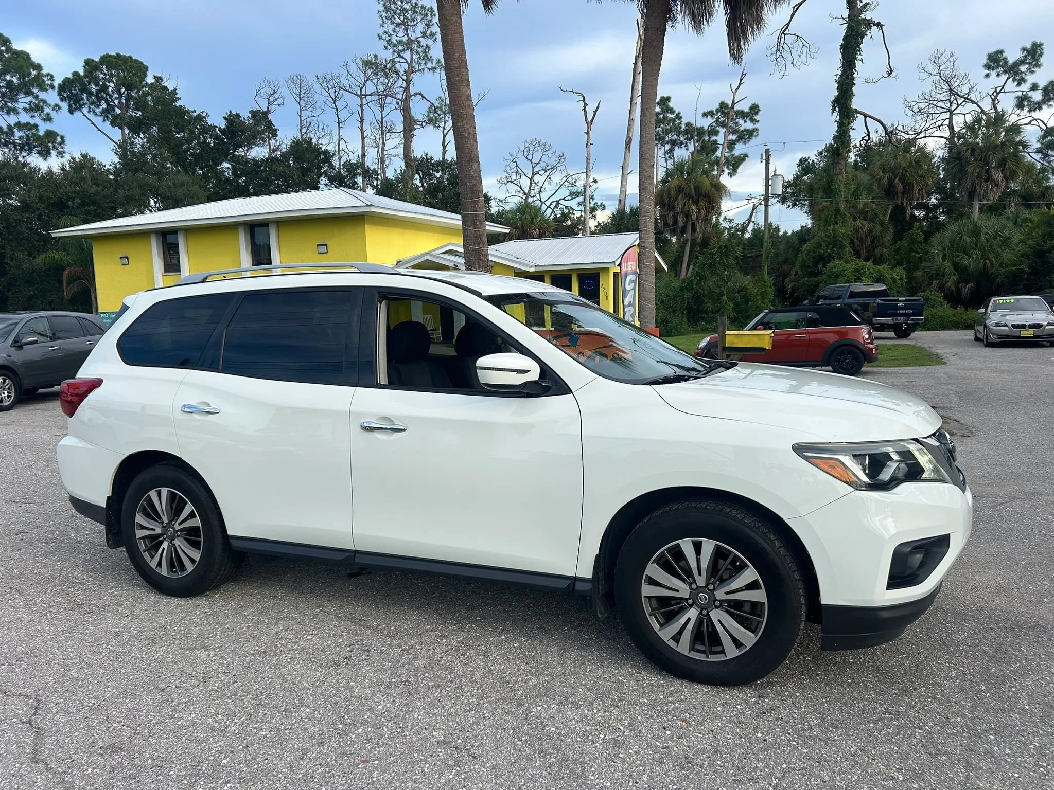 Used 2017 Nissan Pathfinder S FWD image 6