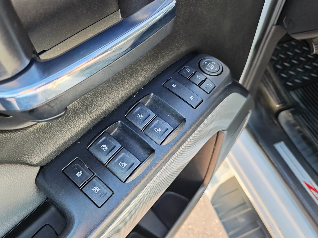 Used 2018 Chevrolet Silverado 1500 LTZ Z71 AWD/4WD image 11