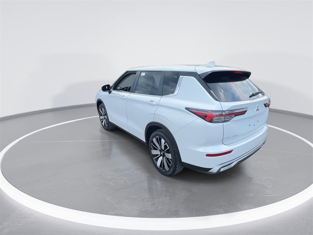 New 2025 Mitsubishi Outlander SE image 5