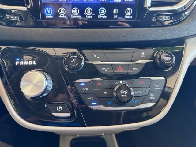 Used 2017 Chrysler Pacifica Touring-L FWD image 22