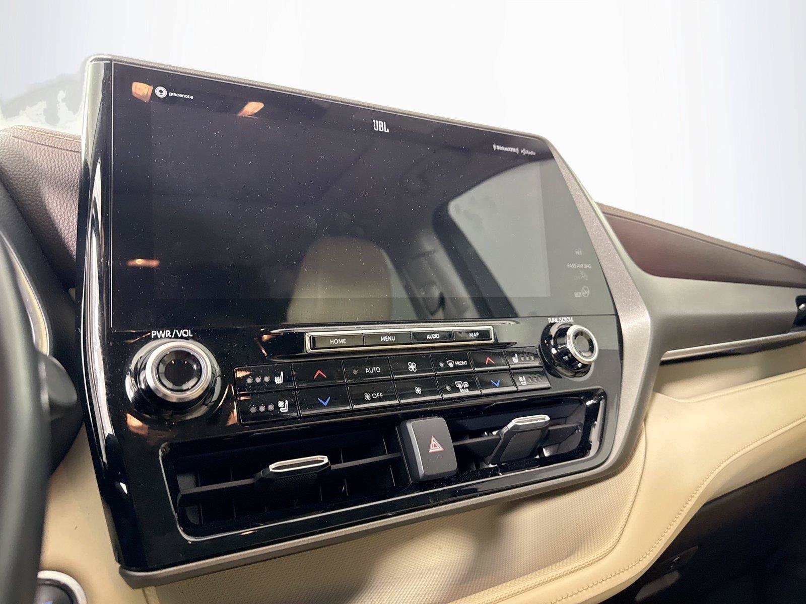 Used 2021 Toyota Highlander Limited FWD image 16