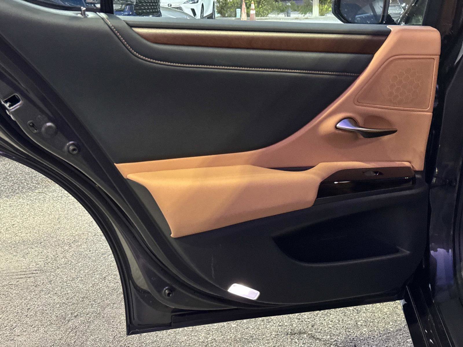 New 2025 Lexus ES 350 w/ Premium Package image 11