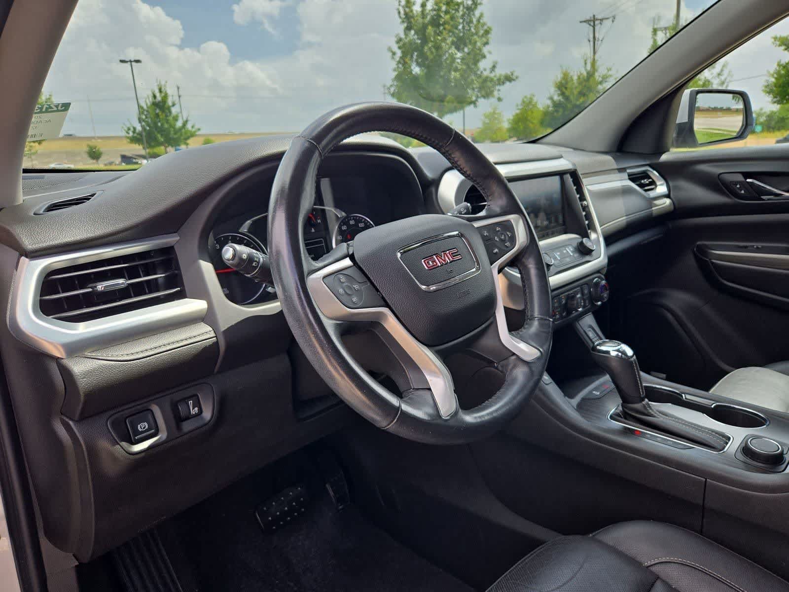 Used 2018 GMC Acadia SLT FWD image 2