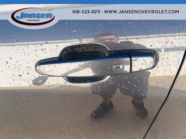 Used 2022 Chevrolet Equinox RS w/ Infotainment Package FWD image 9