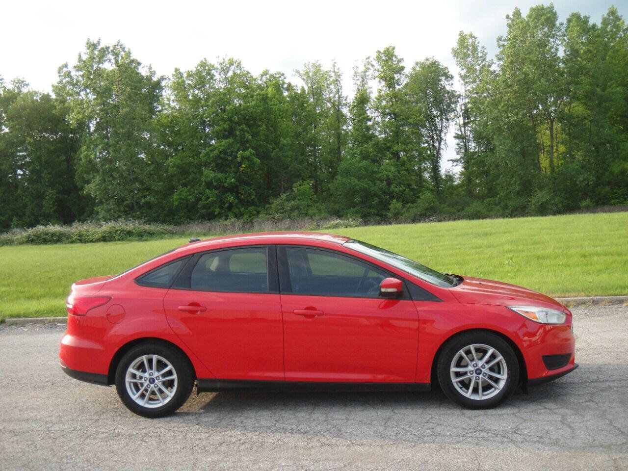 Used 2017 Ford Focus SE image 5