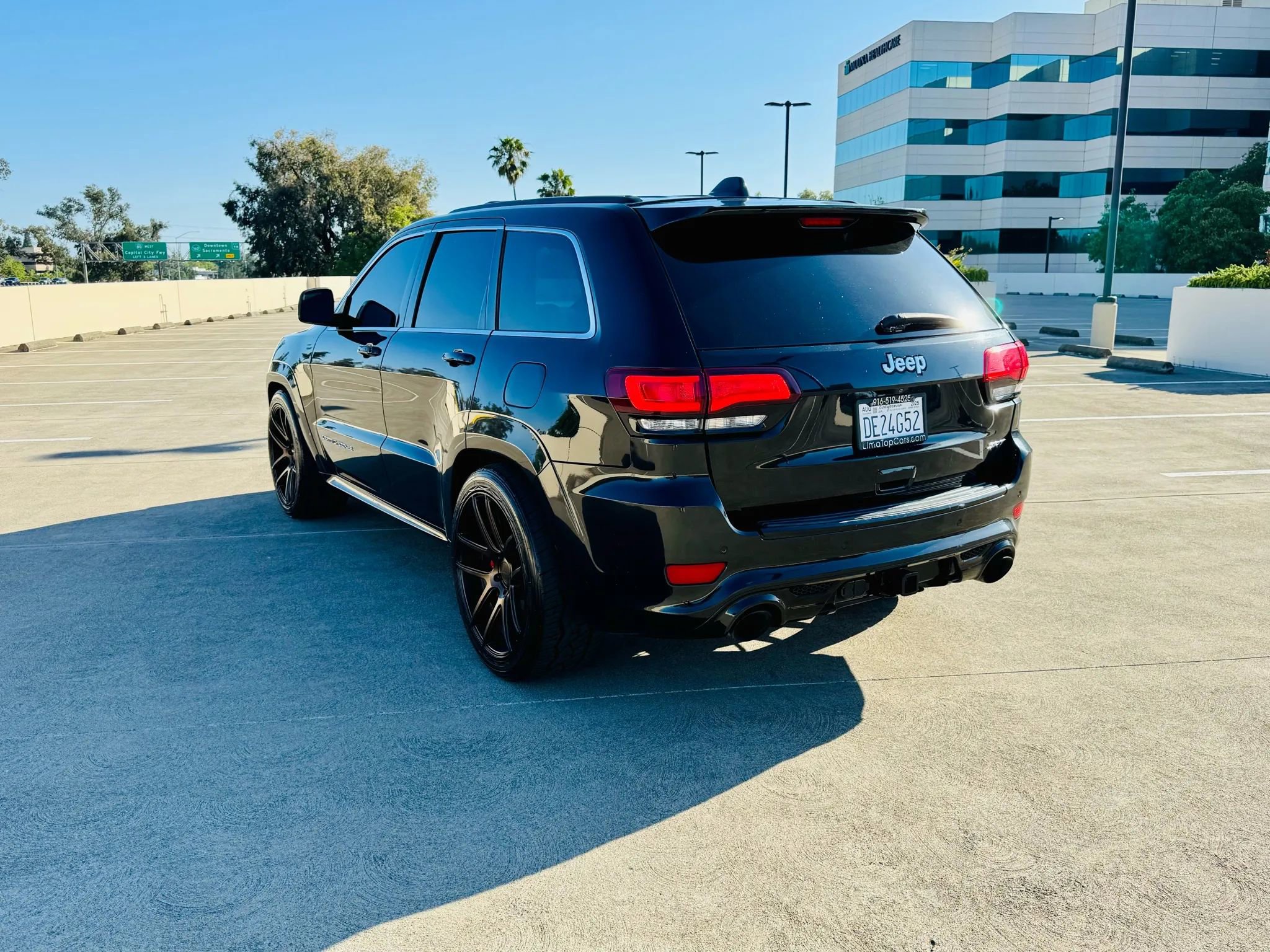 Used 2014 Jeep Grand Cherokee SRT8 w/ Luxury Group II AWD/4WD image 18