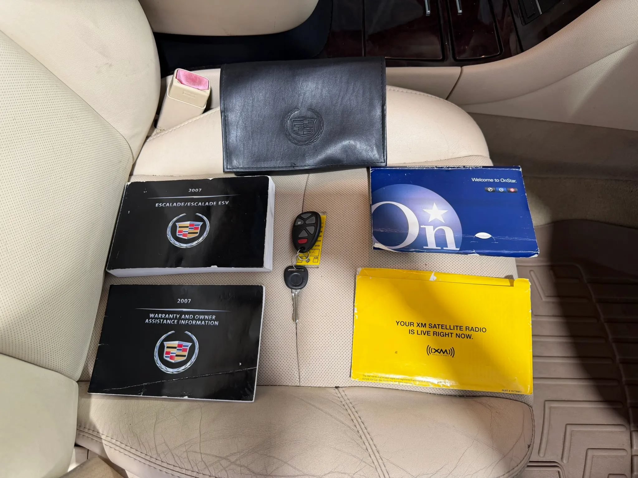 Used 2007 Cadillac Escalade AWD w/ Information Package image 38