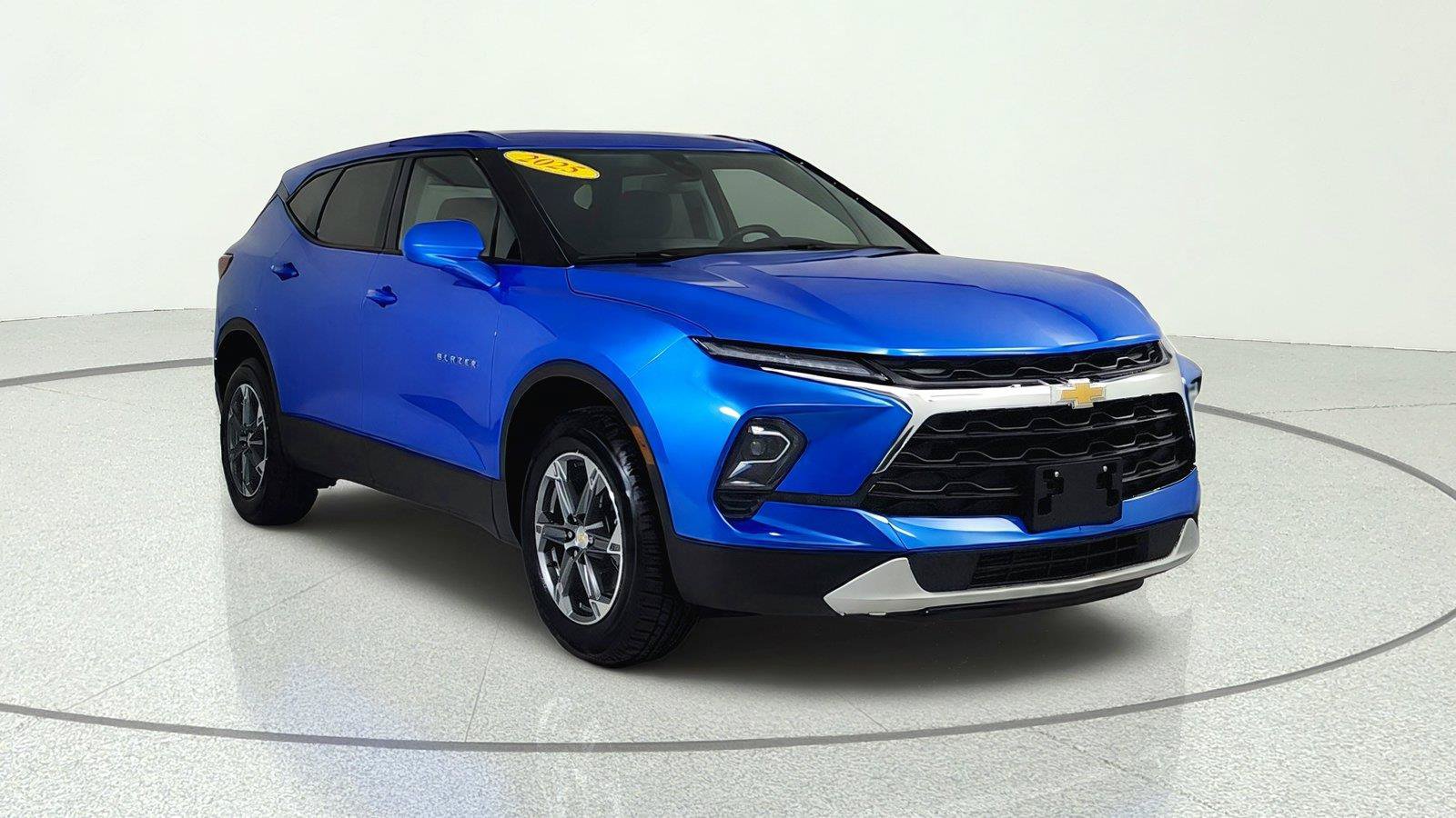 Used 2025 Chevrolet Blazer LT AWD/4WD image 1