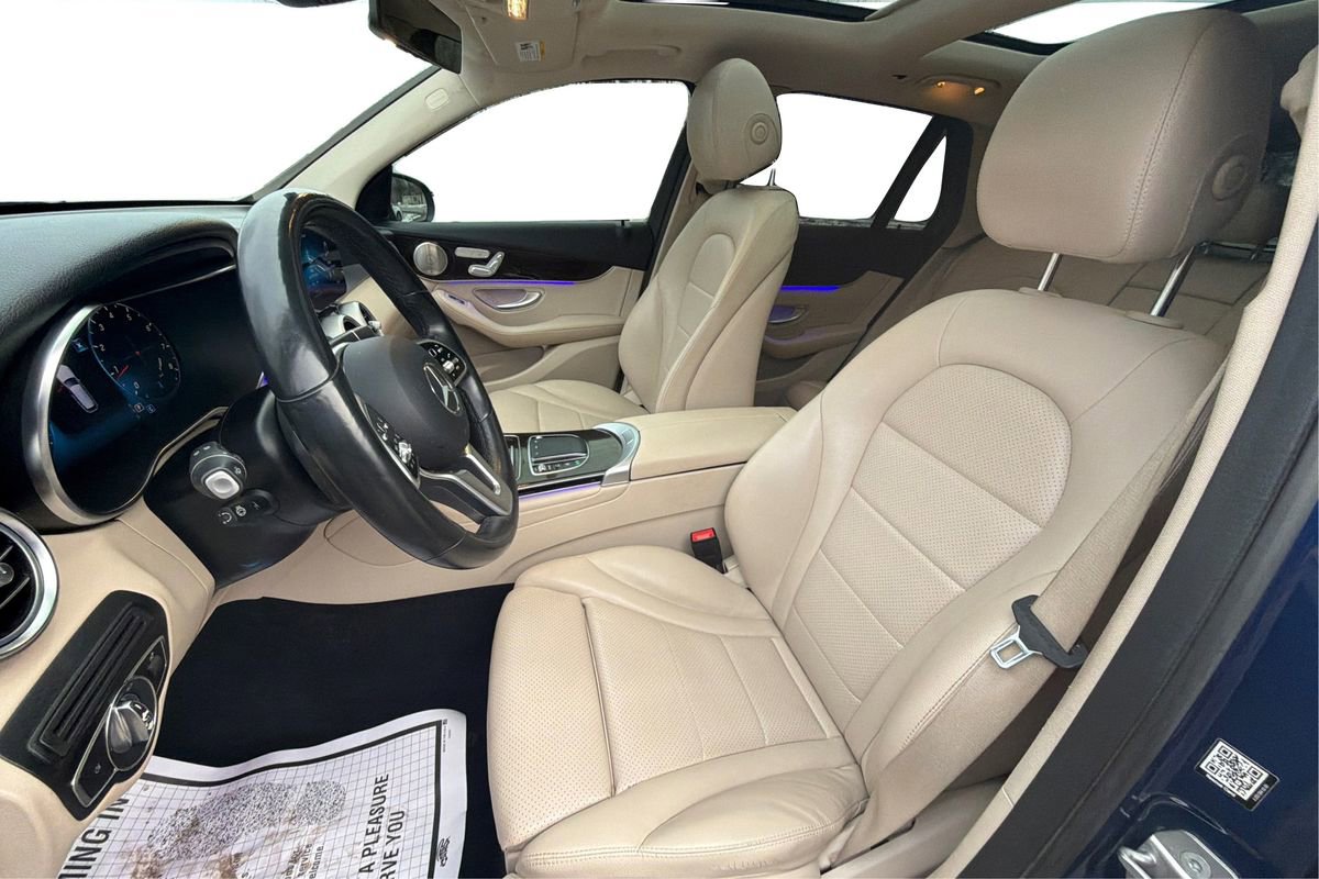 Used 2021 Mercedes-Benz GLC 300 4MATIC w/ Premium Package image 9