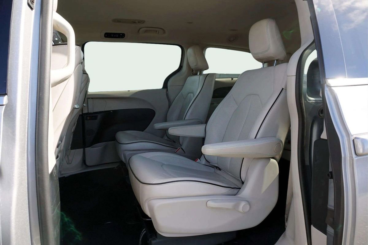 Used 2018 Chrysler Pacifica Limited w/ Advanced Safetytec Group image 19