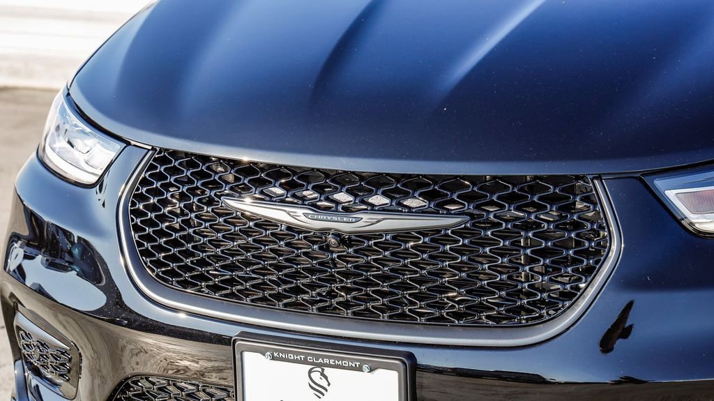 New 2026 Chrysler Pacifica Limited w/ S Appearance Package image 6