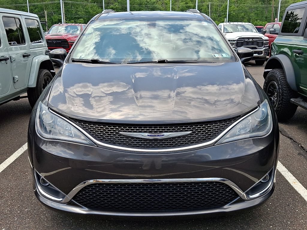 Used 2019 Chrysler Pacifica Touring-L FWD image 3