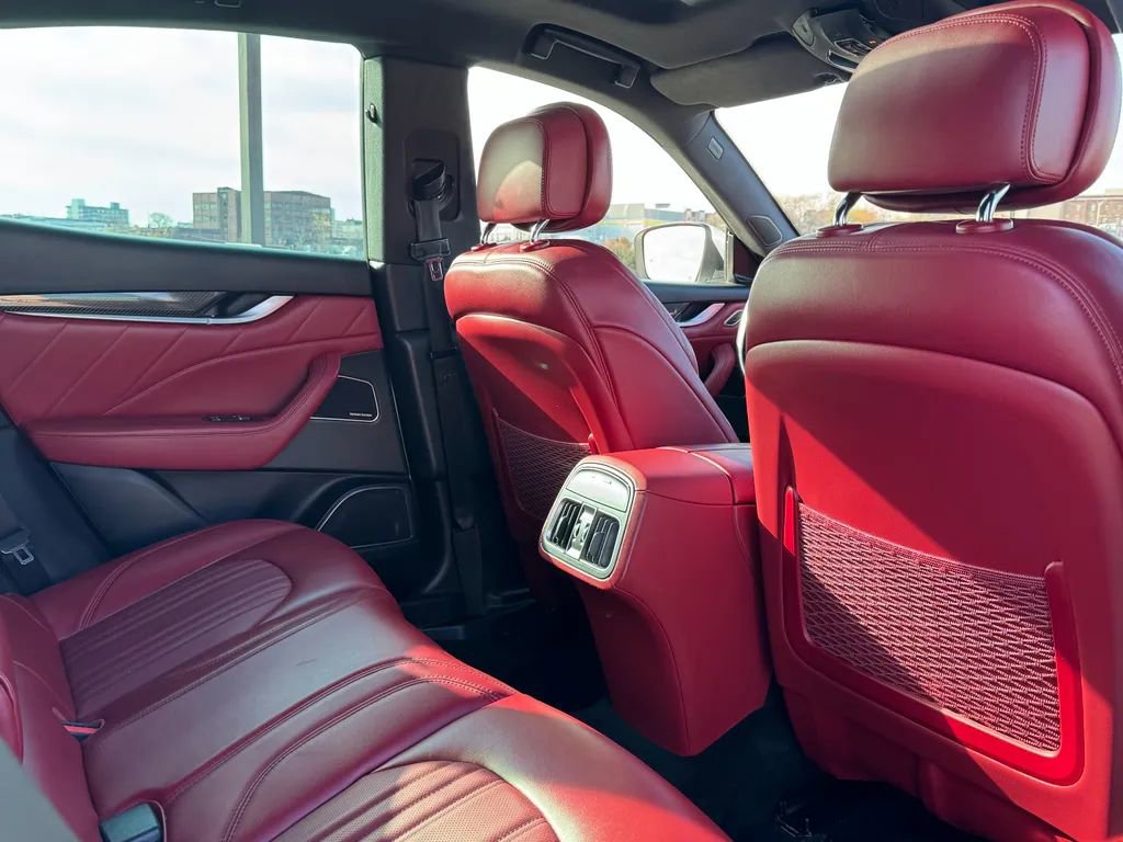 Used 2019 Maserati Levante GranLusso image 25