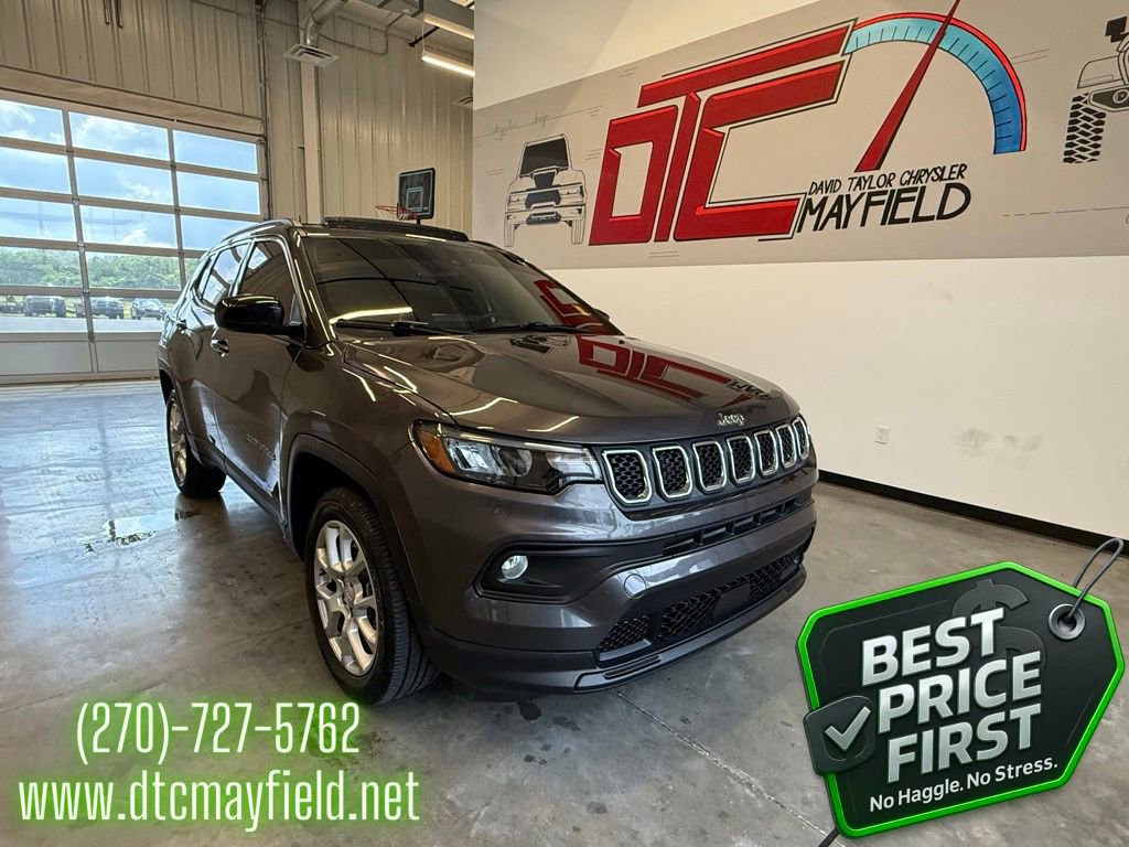 Used 2024 Jeep Compass Latitude w/ Sun and Sound Group AWD/4WD image 1