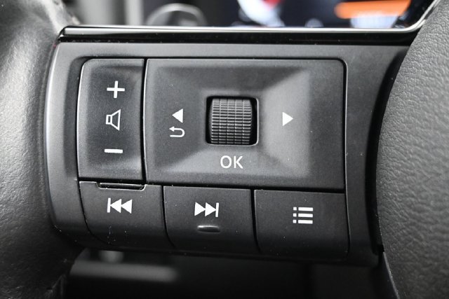Used 2024 Nissan Rogue Platinum FWD image 18