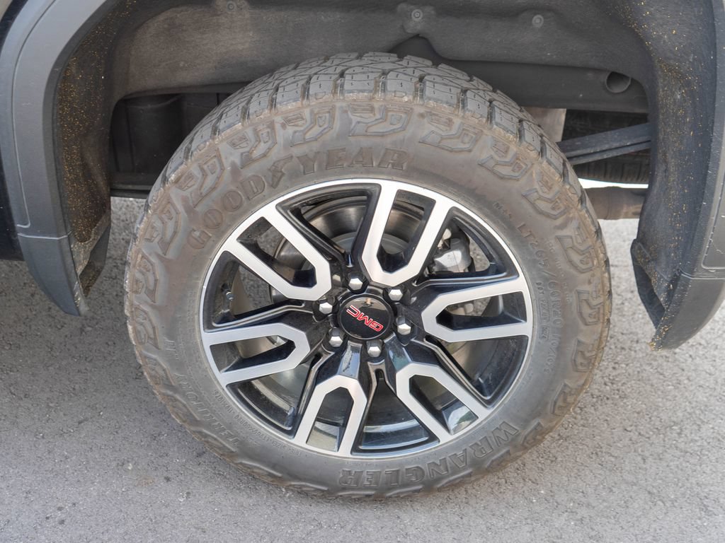 Used 2025 GMC Sierra 1500 AT4 w/ Technology Package AWD/4WD image 30
