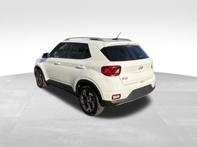 Used 2024 Hyundai Venue SEL image 5