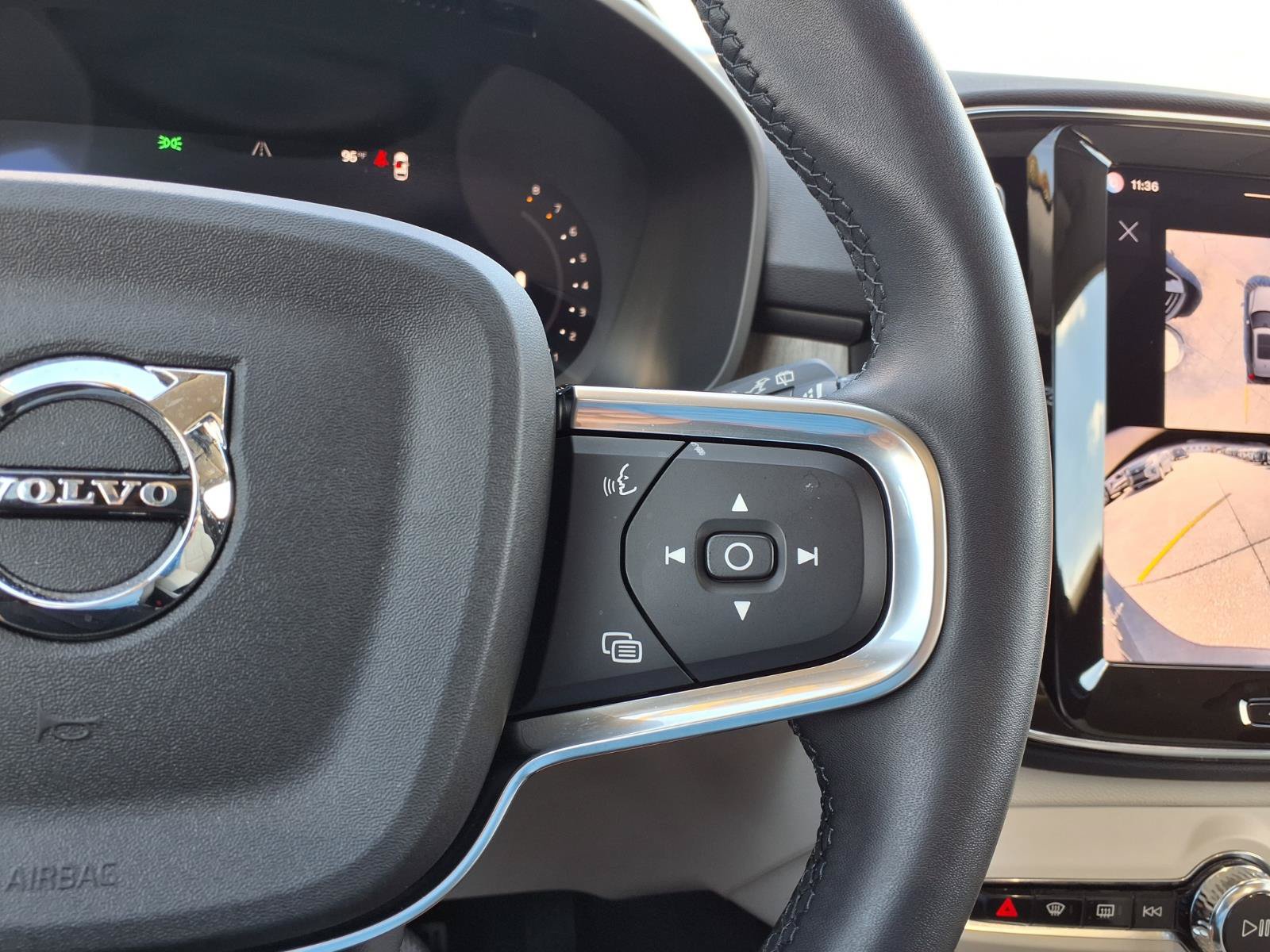Certified 2025 Volvo XC40 B5 Ultra AWD/4WD image 32