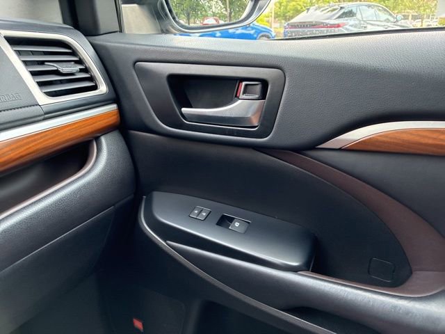 Used 2019 Toyota Highlander Limited AWD/4WD image 35