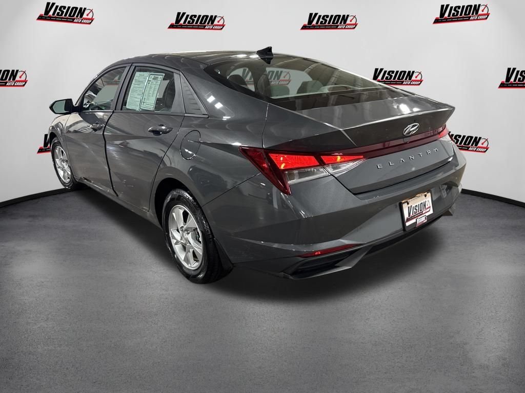 Used 2023 Hyundai Elantra SE FWD image 3