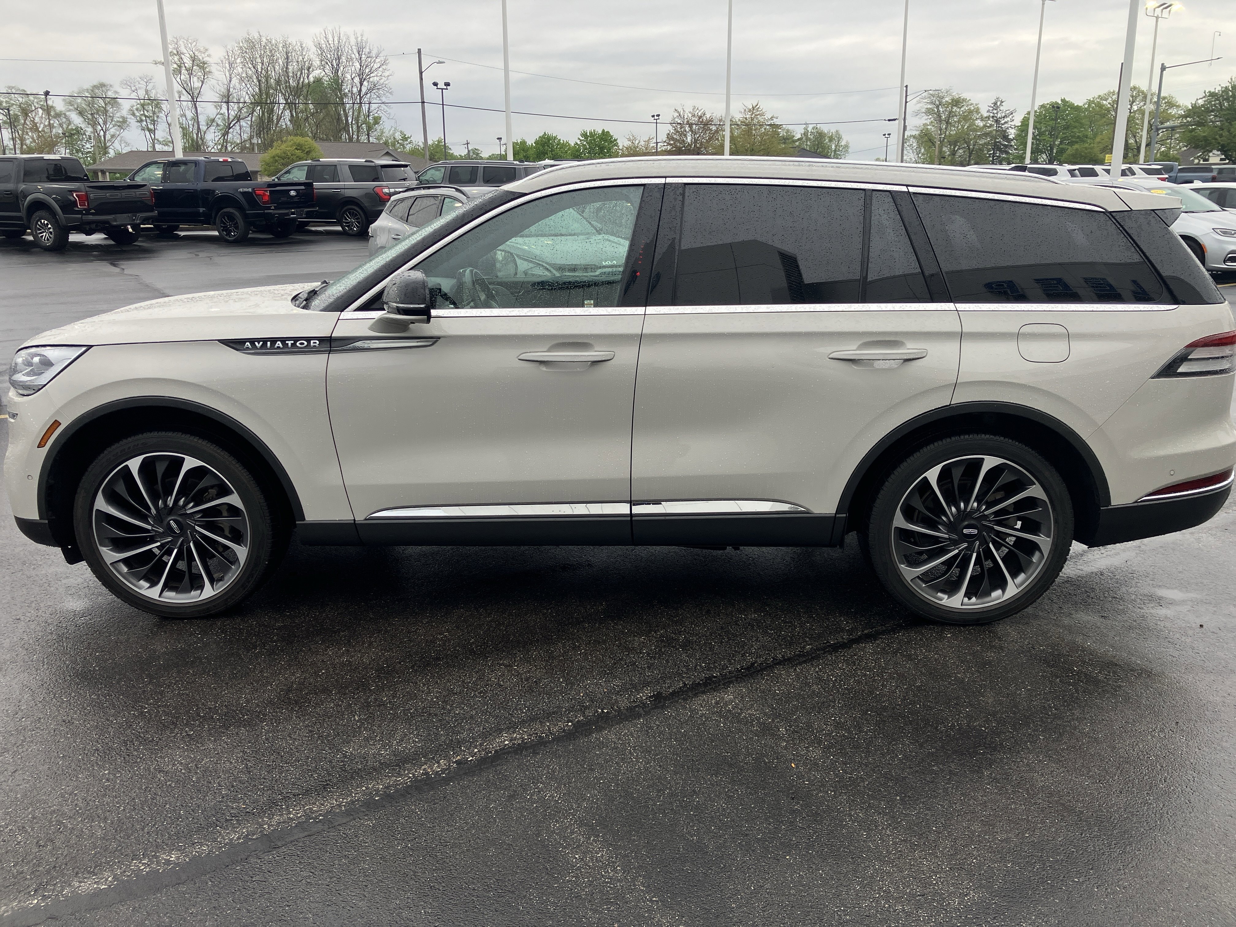 Used 2021 Lincoln Aviator Reserve w/ Equipment Group 202A AWD/4WD image 4