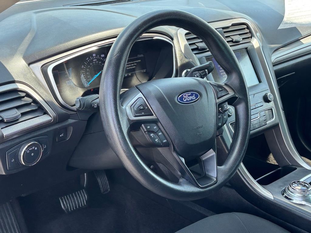 Used 2020 Ford Fusion SE FWD image 9