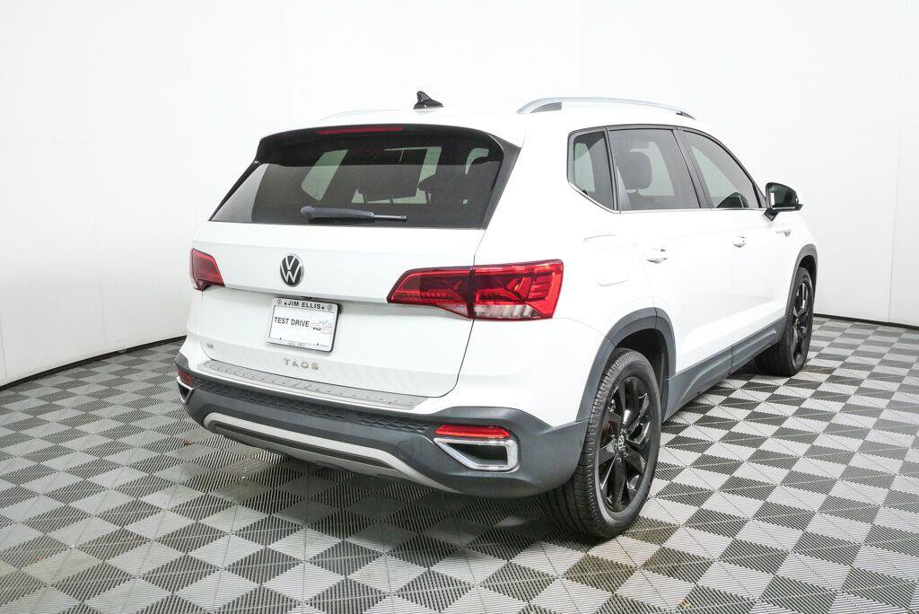 Certified 2022 Volkswagen Taos SE FWD image 3