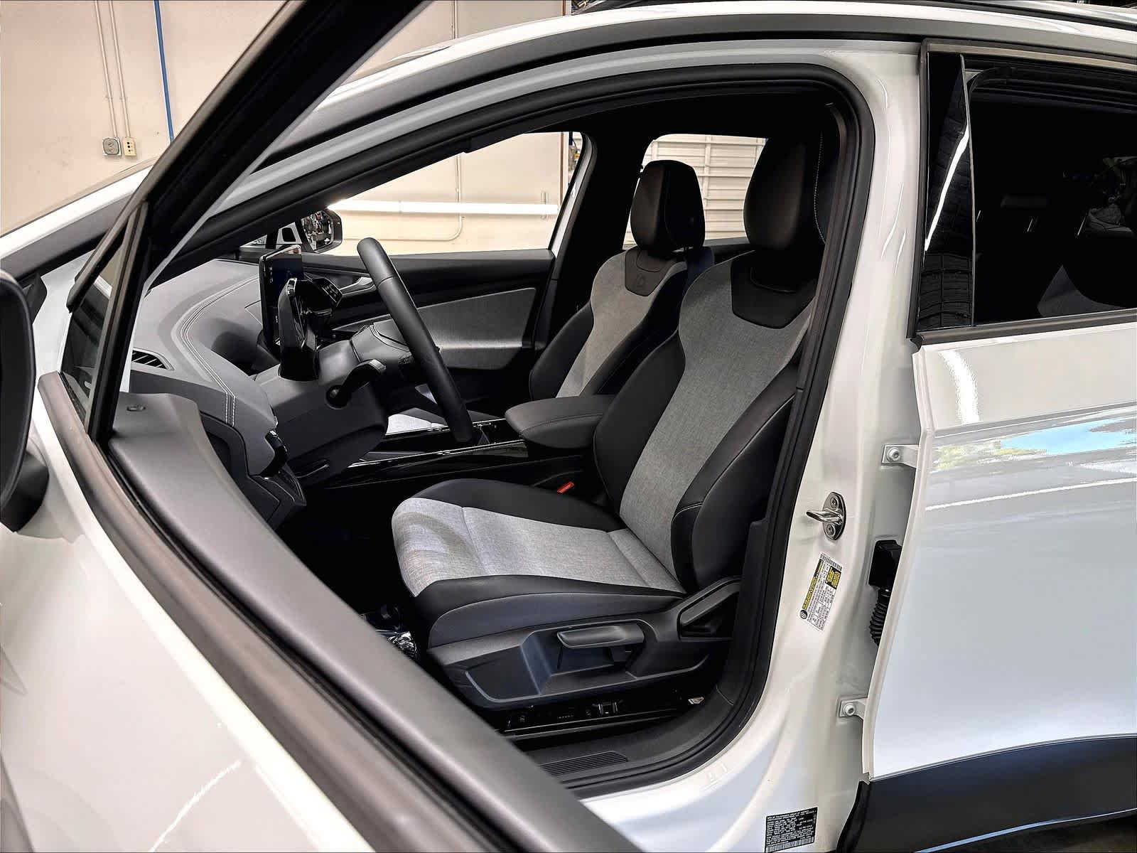 Used 2023 Volkswagen ID.4 Pro AWD/4WD image 24