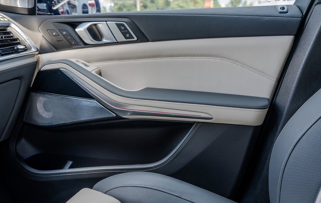 Used 2025 BMW X7 M60i image 14