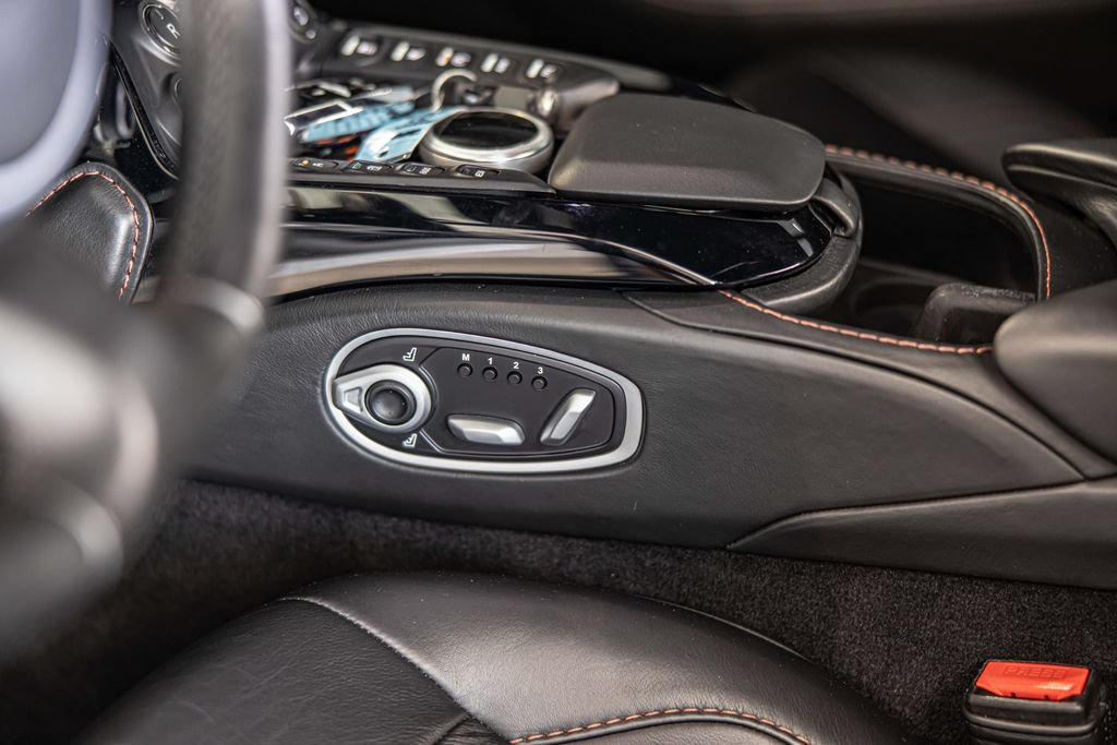 Used 2019 Aston Martin V8 Vantage Coupe RWD image 20