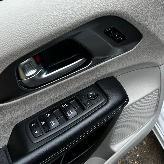 Used 2023 Chrysler Pacifica Touring-L FWD image 11