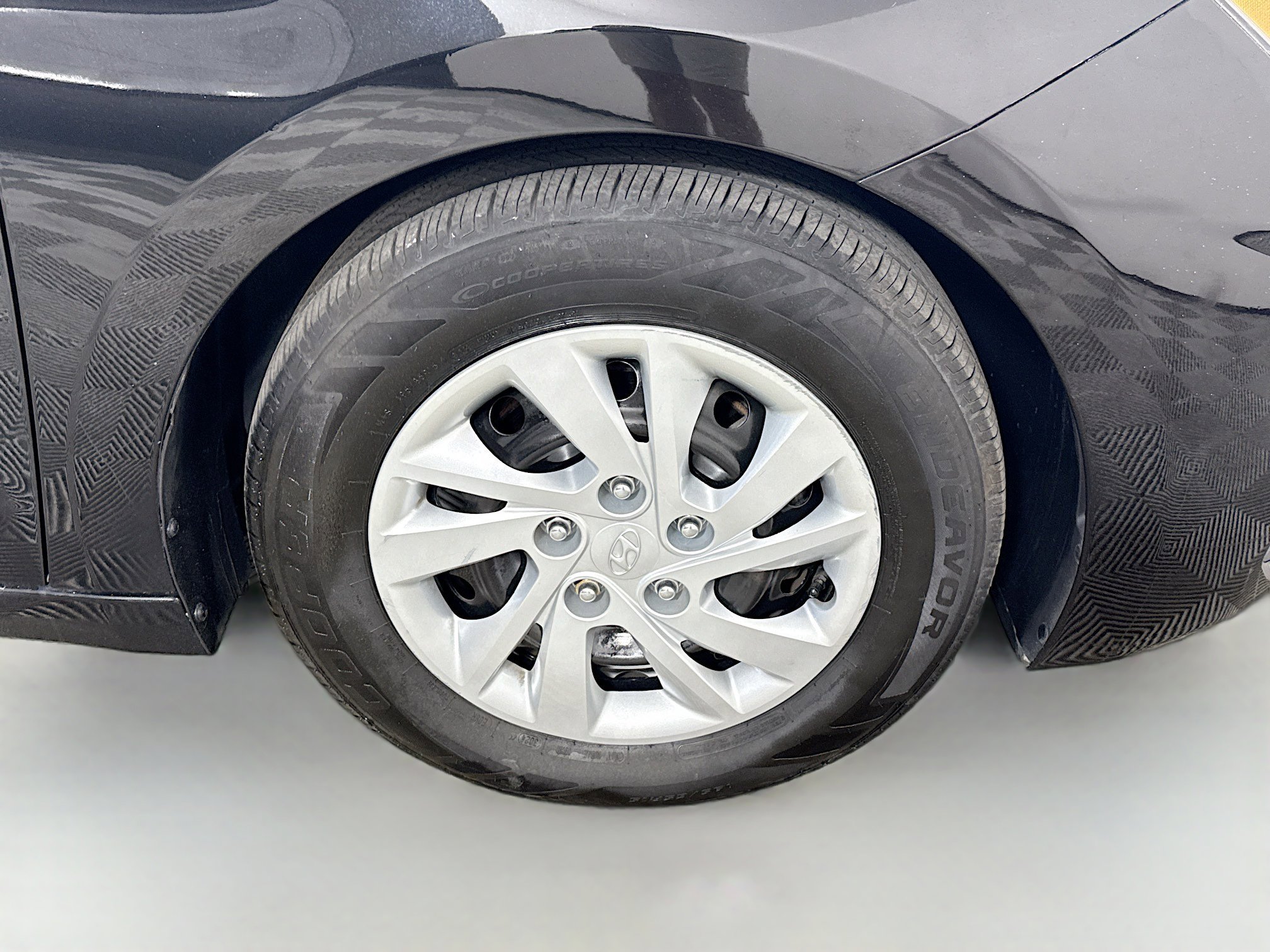 Used 2020 Hyundai Elantra SE w/ Cargo Package (C1) image 31