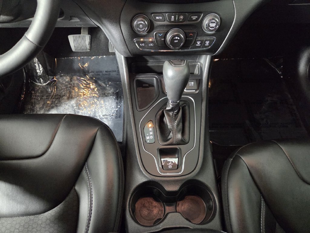 Used 2019 Jeep Cherokee Latitude Plus FWD image 13