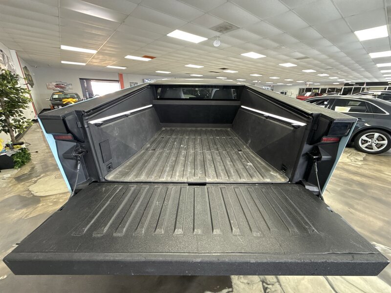 Used 2024 Tesla Cybertruck AWD Crew Cab image 31