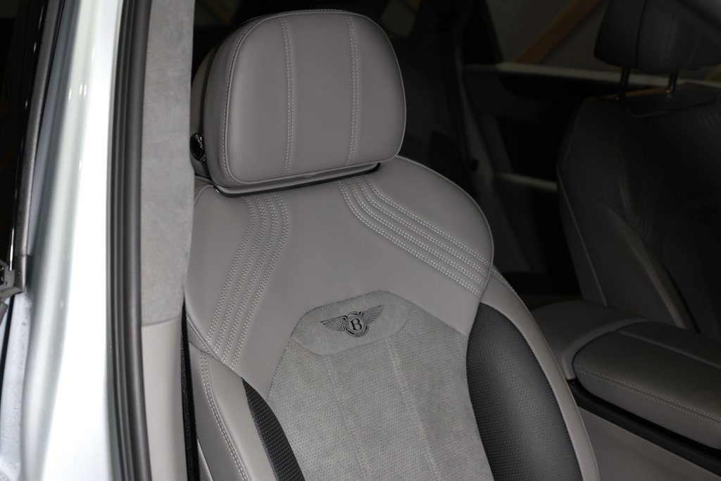 Used 2022 Bentley Bentayga S V8 image 39