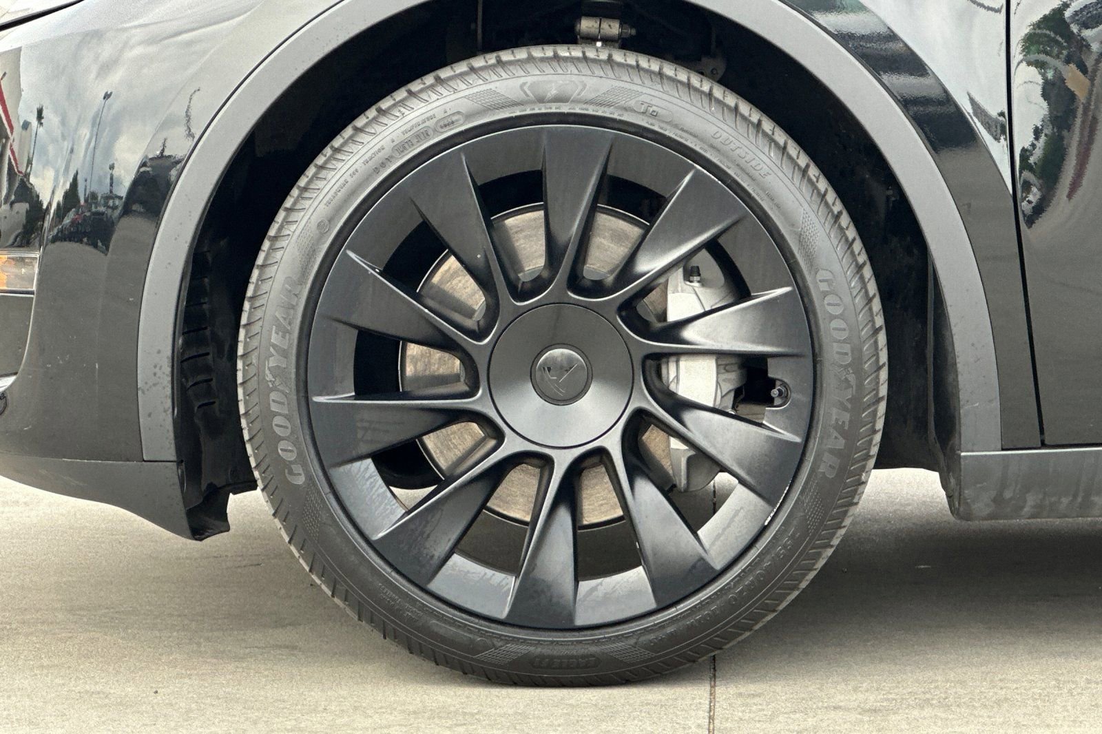 Used 2024 Tesla Model Y Long Range image 25