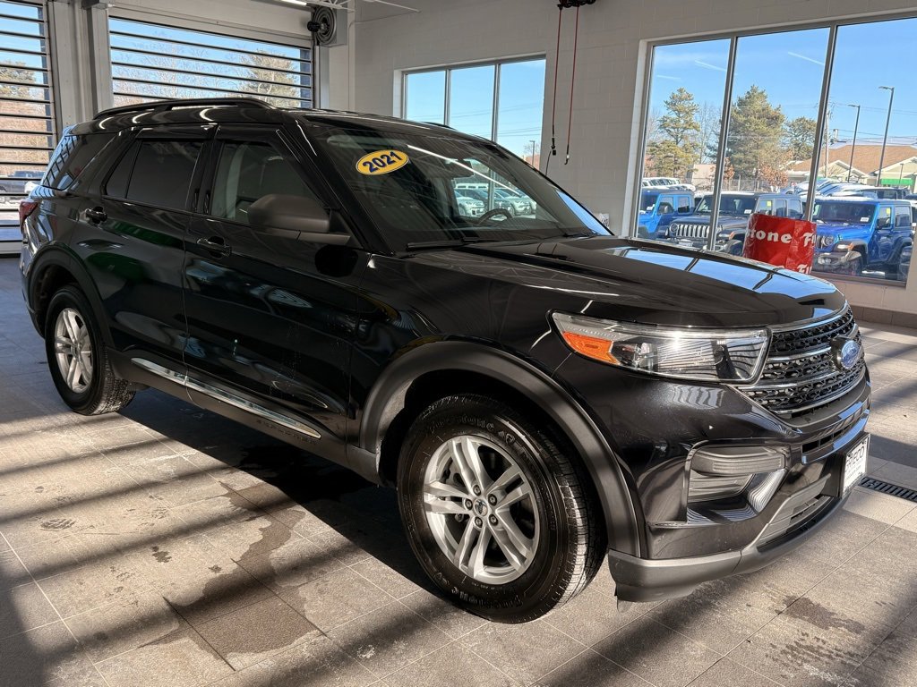 Used 2021 Ford Explorer XLT image 1