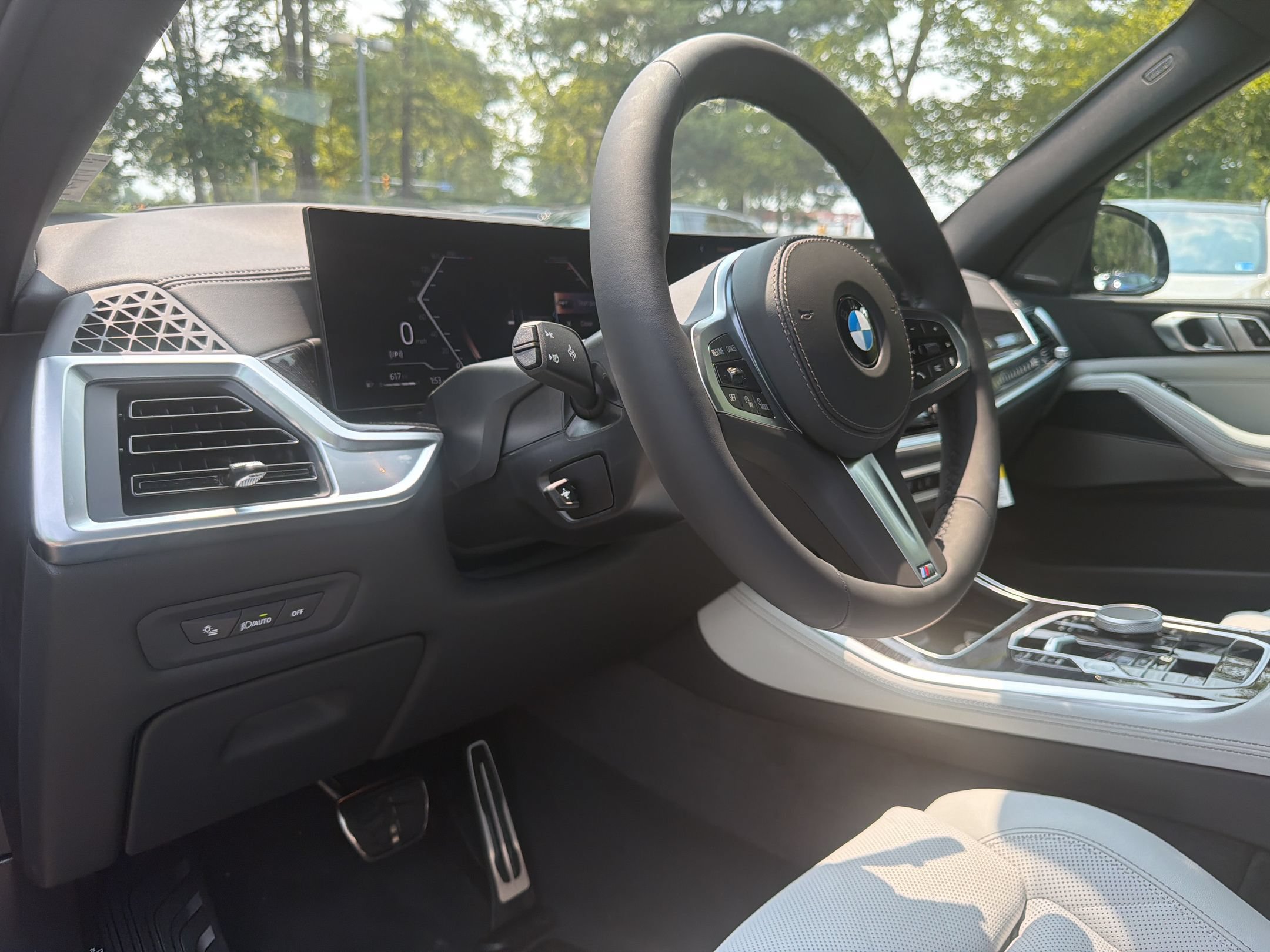 New 2026 BMW X5 xDrive40i w/ M Sport Package AWD/4WD image 4
