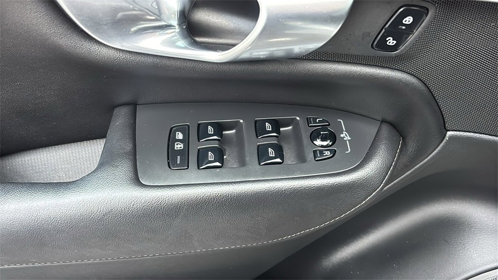 Certified 2023 Volvo XC90 B6 Core w/ Climate Package image 14