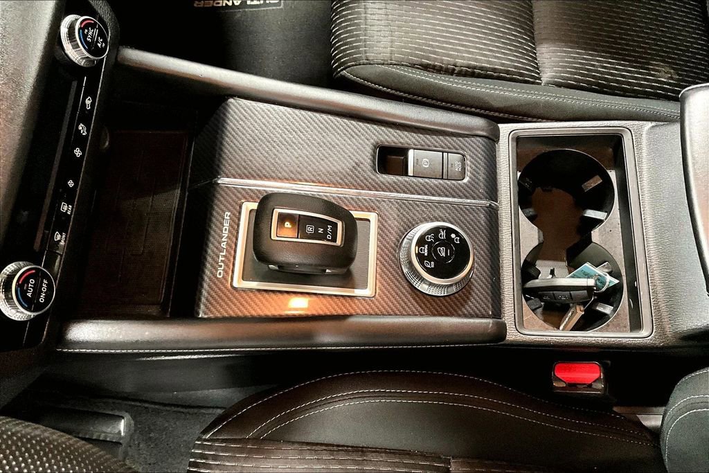 Used 2022 Mitsubishi Outlander ES image 17