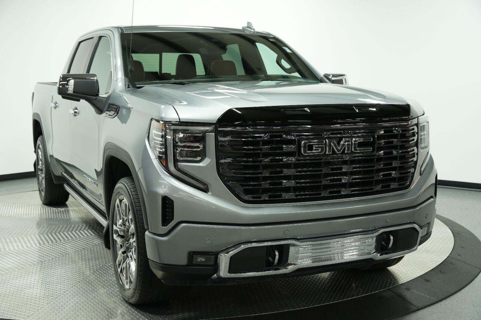 Certified 2025 GMC Sierra 1500 Denali Ultimate AWD/4WD image 2