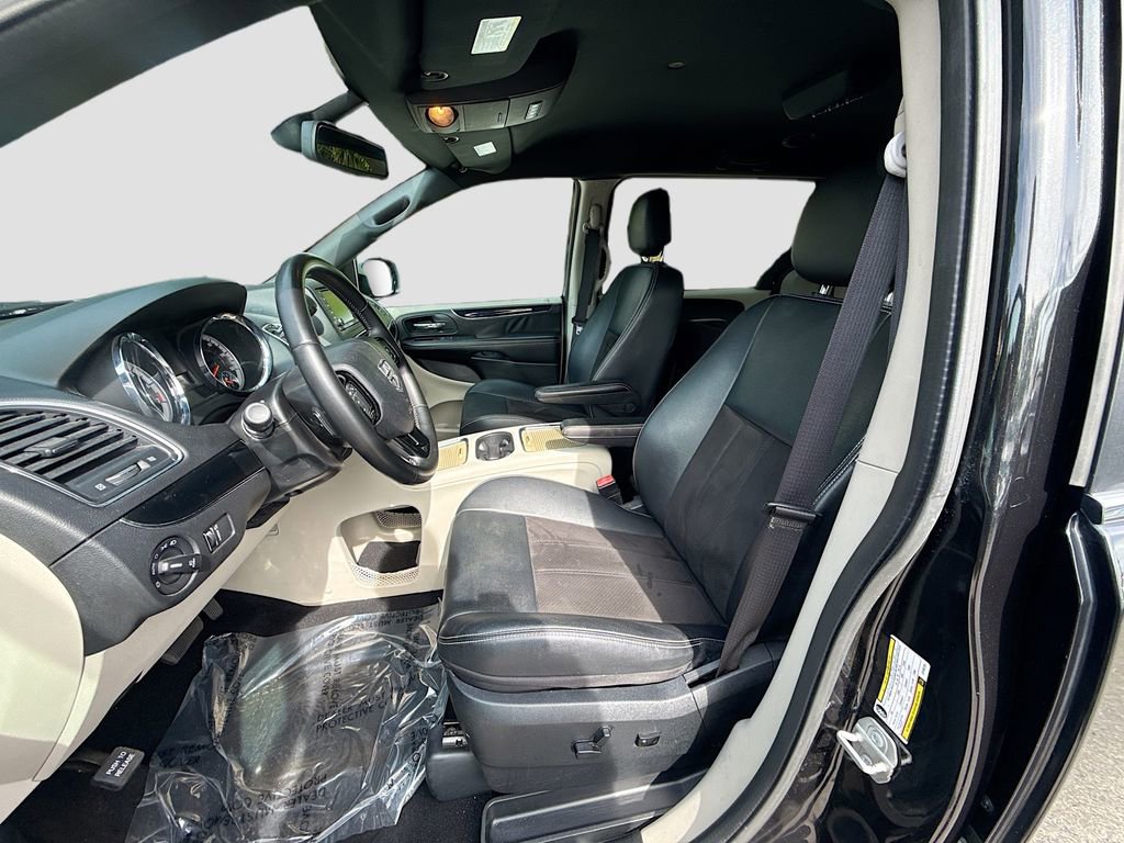 Used 2020 Dodge Grand Caravan SXT image 19