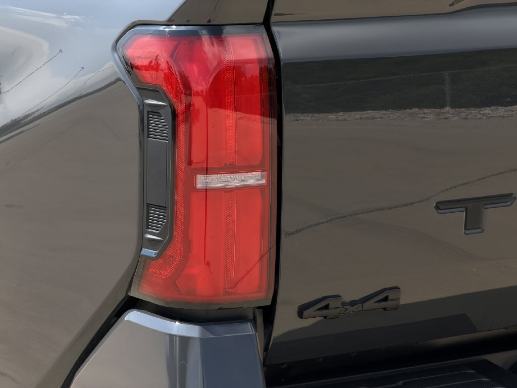 Used 2025 Toyota Tacoma SR5 AWD/4WD image 11