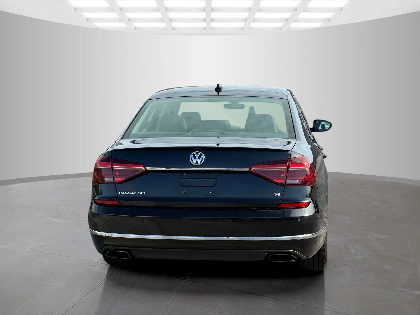 Used 2018 Volkswagen Passat 3.6 SEL Premium image 4