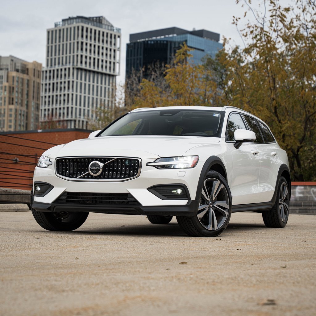 Certified 2025 Volvo V60 B5 Cross Country Plus image 1