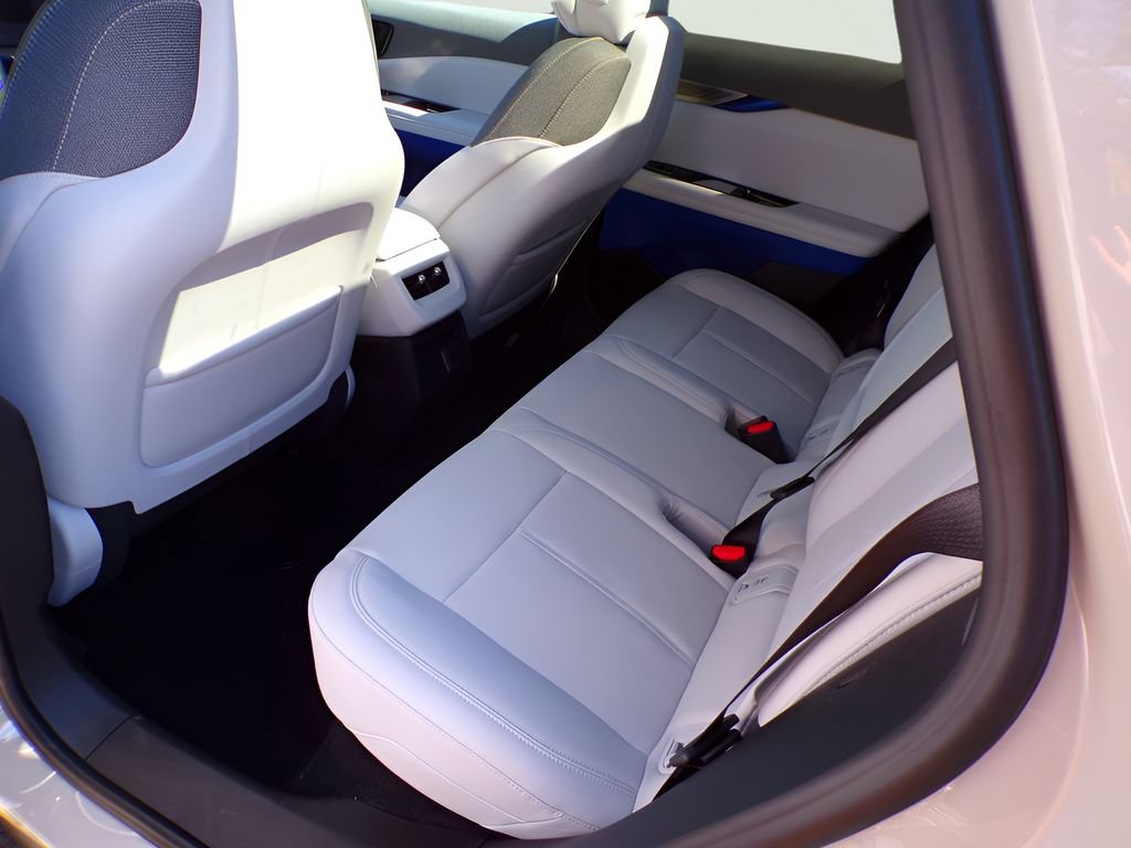 New 2027 Cadillac Optiq Luxury w/ LPO, Floor Liner Package AWD/4WD image 7