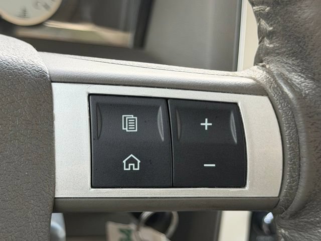 Used 2010 Chrysler 300 C RWD image 21