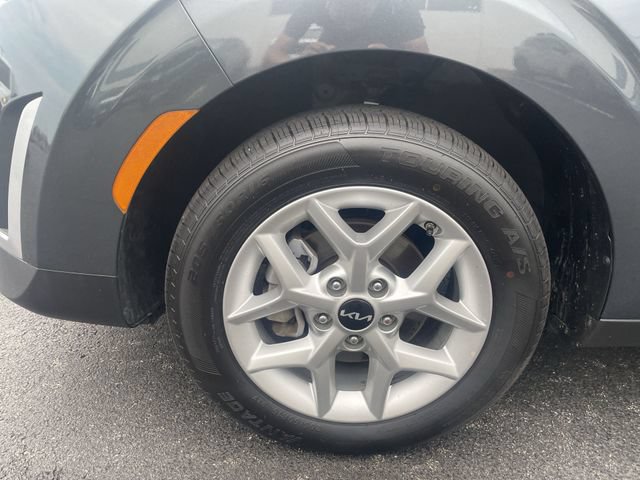 Used 2025 Kia Soul LX w/ LX Technology Package FWD image 13