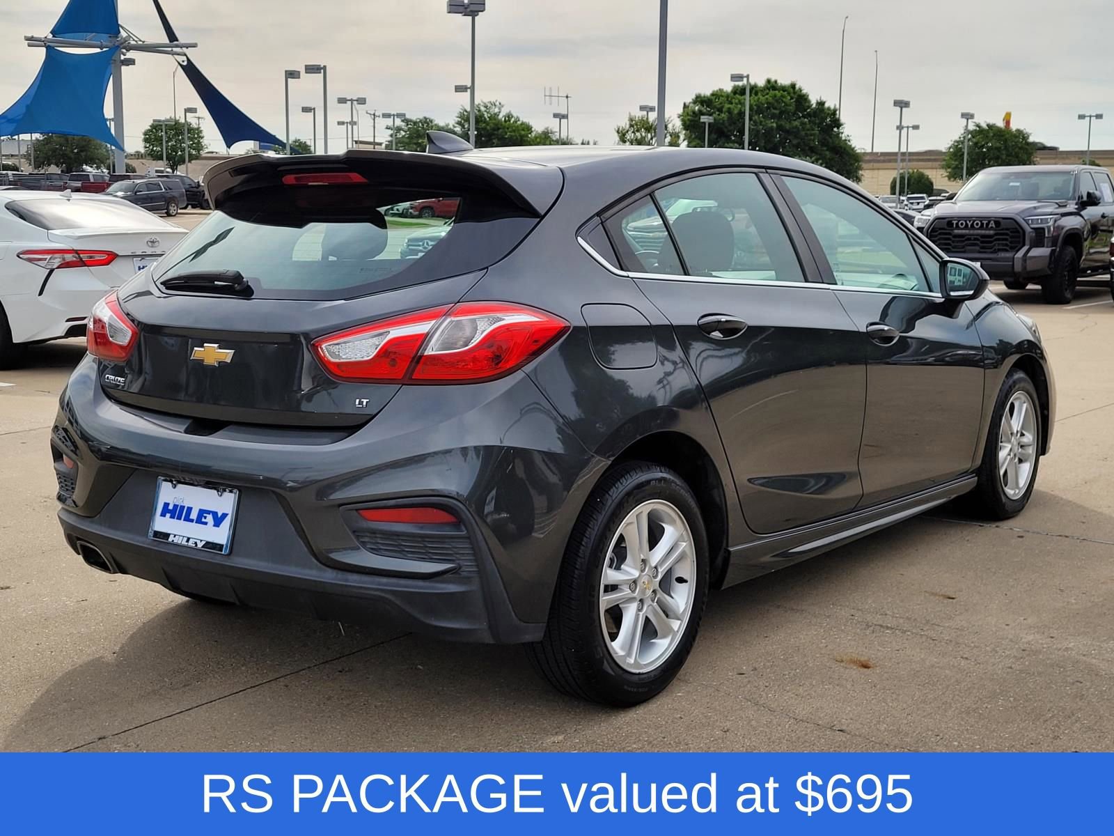 Used 2018 Chevrolet Cruze LT w/ Convenience Package FWD image 4